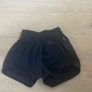 Lululemon Tracker mid rise black shorts Size 4